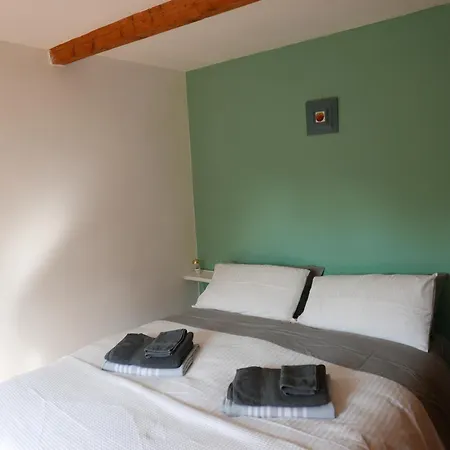 Captain's Quarters - Townhouse On Maggiore Ferienhaus