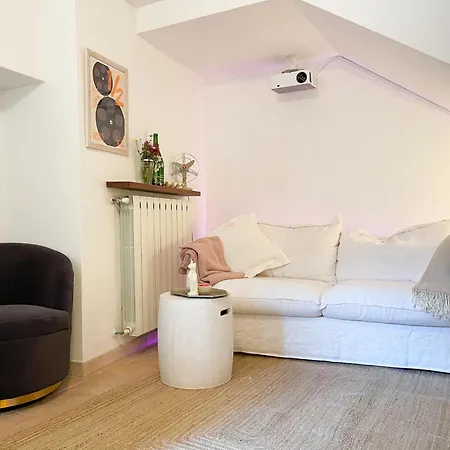 Captain's Quarters - Townhouse On Maggiore Ferienhaus *