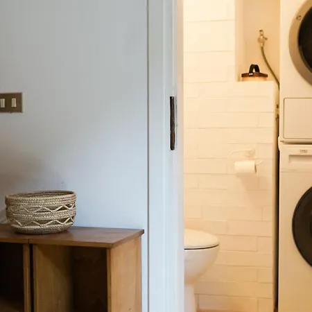 Captain's Quarters - Townhouse On Maggiore Holiday home