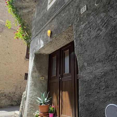 Captain's Quarters - Townhouse On Maggiore Ferienhaus